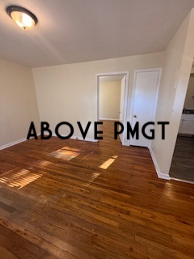 Building Photo - Renovated 1 bed, 1 bath duplex