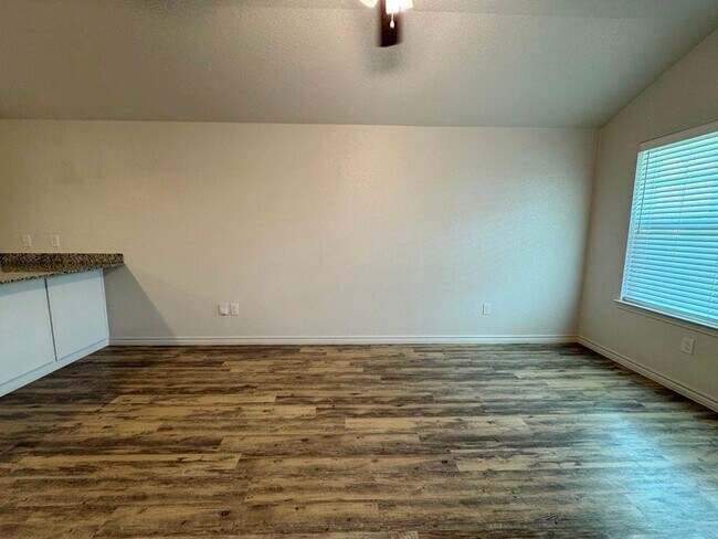 Building Photo - 205 Dolphin Dr