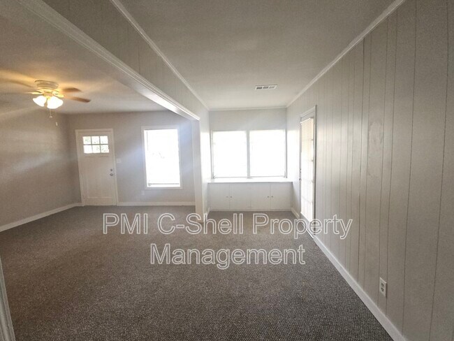 Building Photo - 217 Willow St