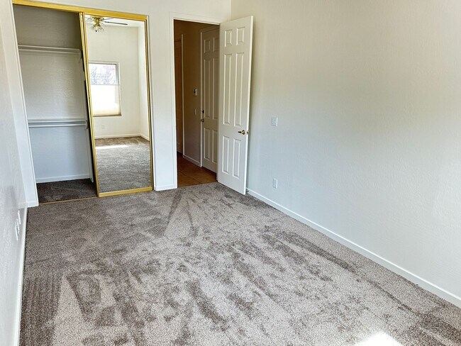 Building Photo - 853 Crown Ridge Rd
