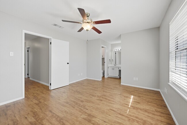 Building Photo - 600 E Stone St