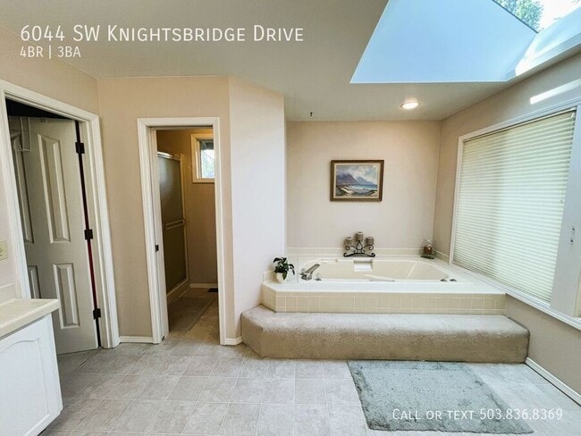 Building Photo - 6044 SW Knightsbridge Dr