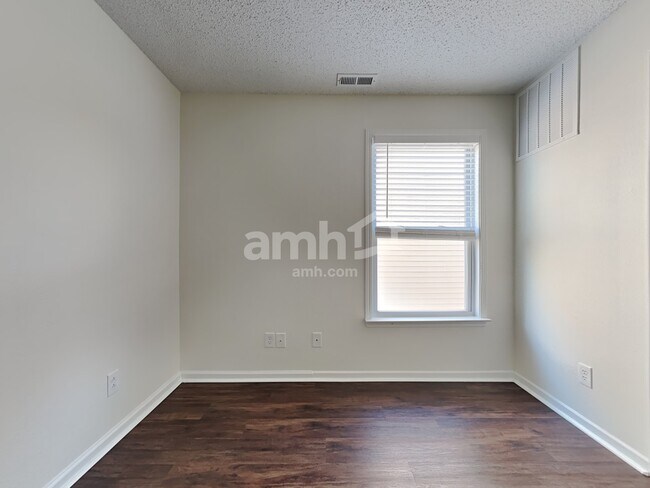 Building Photo - 10258 Golden Dr