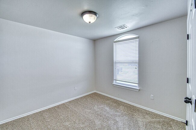 Building Photo - Newly Remodeled Three Bedroom with a Water...