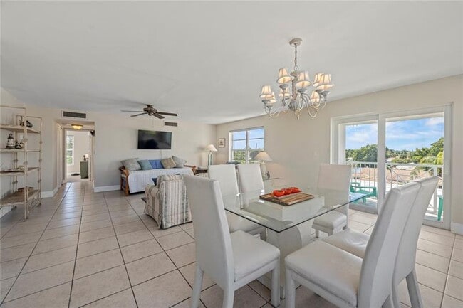 Building Photo - 2860 NE 14th St