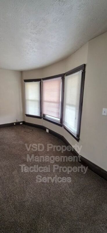 Building Photo - 12819 Edmonton Ave