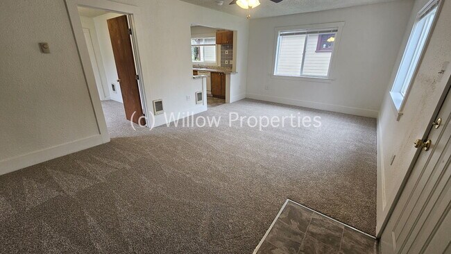 Building Photo - Cute One Bedroom Home