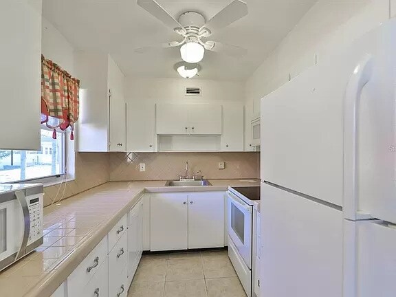 Building Photo - 202 Bedford Trl