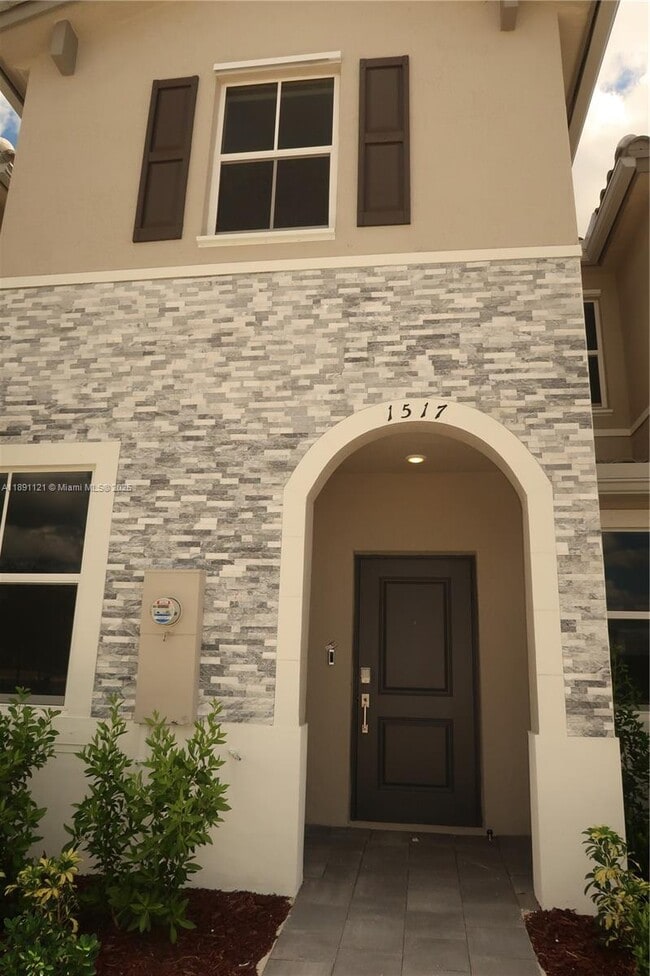 Building Photo - 1517 SE 27th Dr