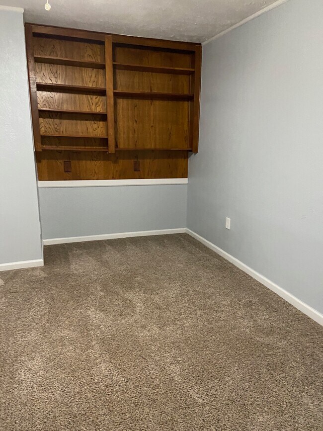 Building Photo - 73 Surrey Oak Ct