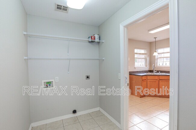 Building Photo - 3711 SW Hansom Loop