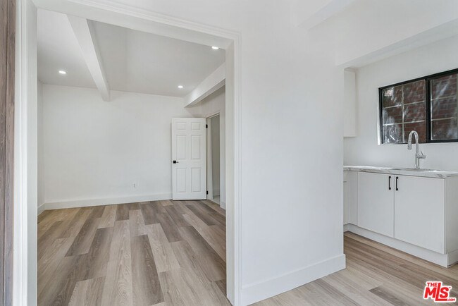 Building Photo - 130 Le Doux Rd