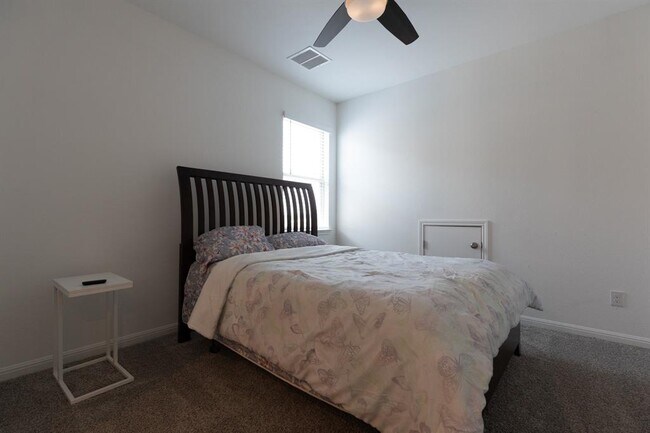Building Photo - 2332 Giona Pl