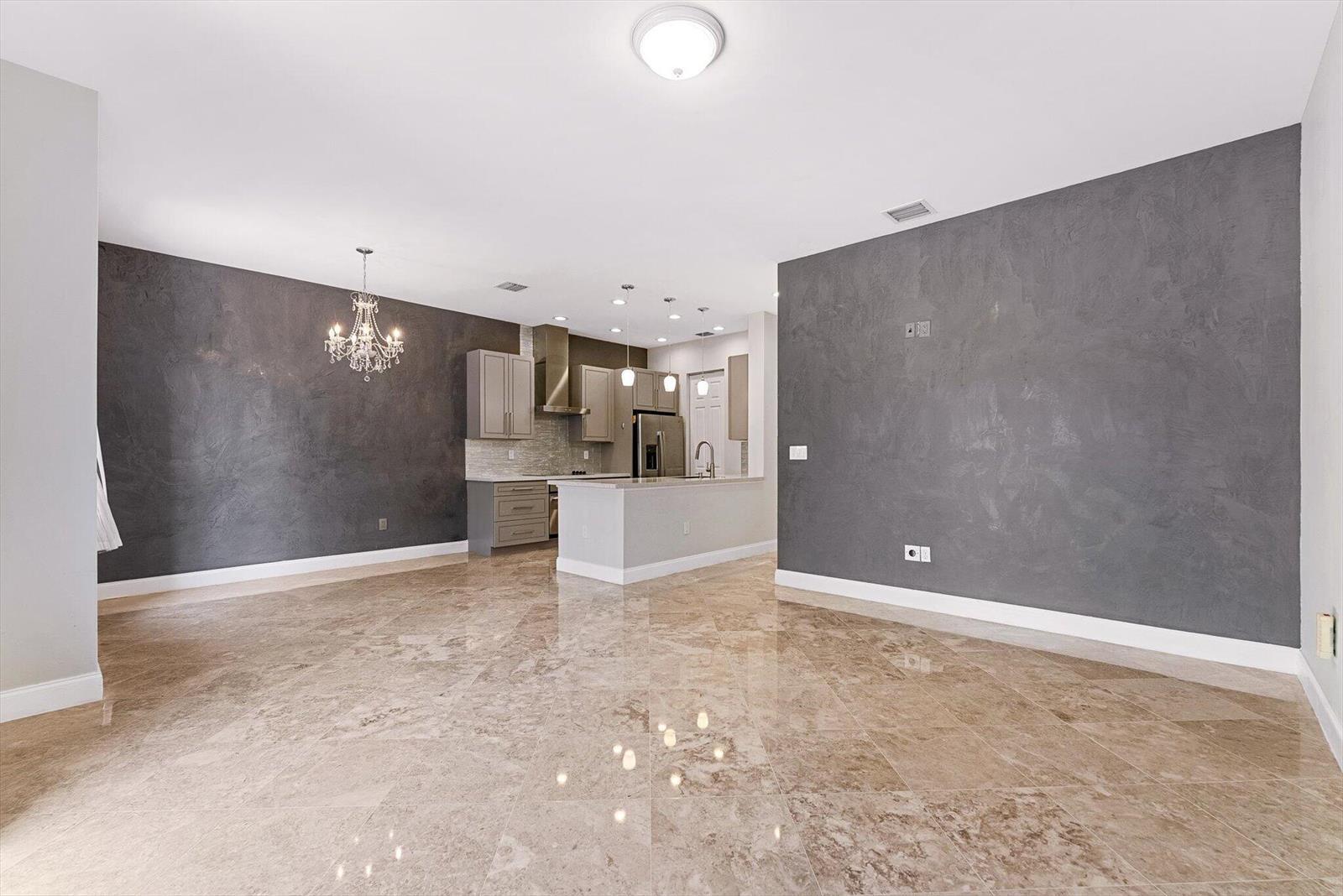 Building Photo - 6884 Julia Gardens Dr