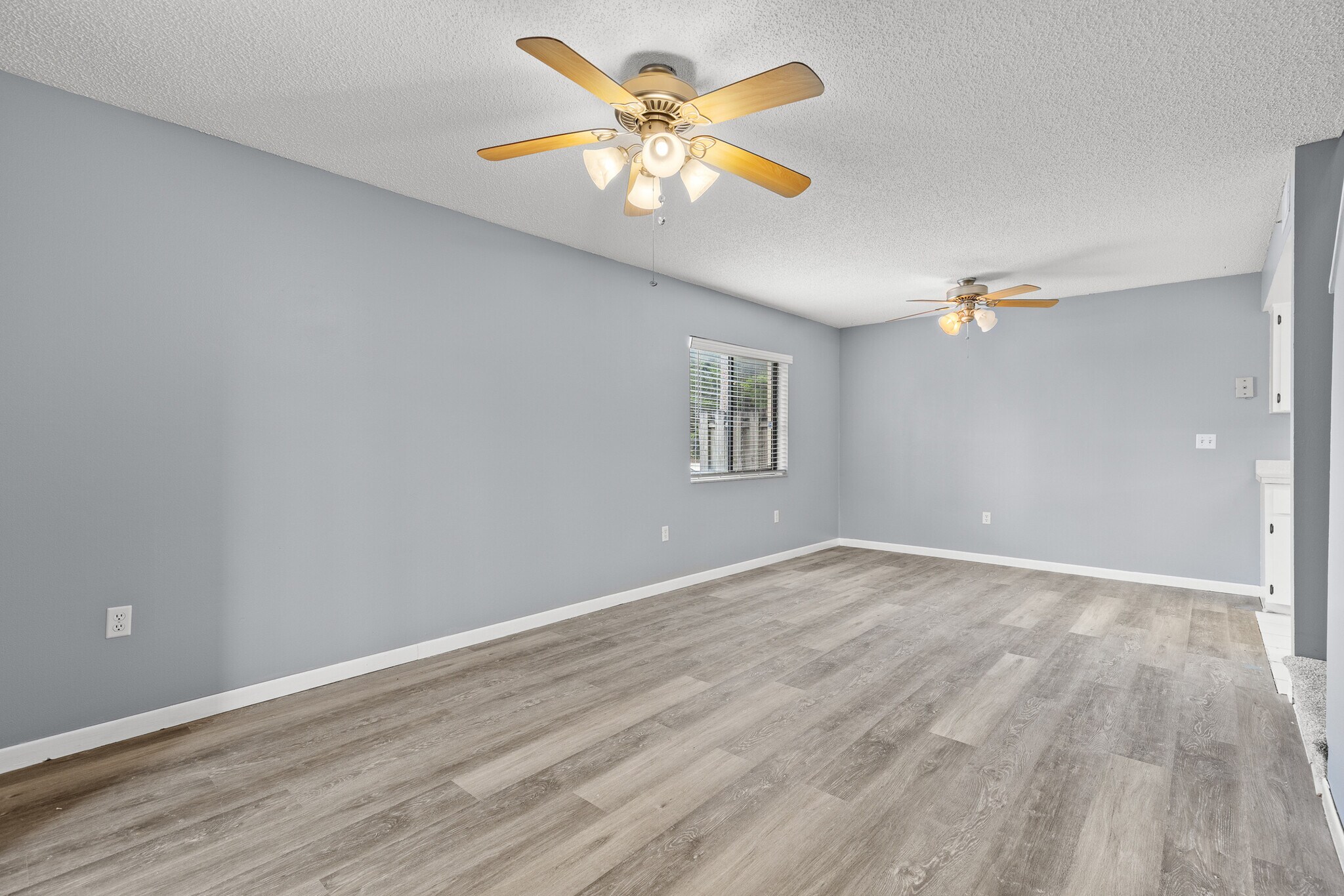 open living room dining - 2636 Crown Ct