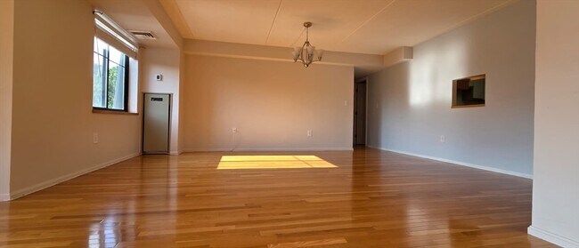 Building Photo - 200 Ledgewood Dr