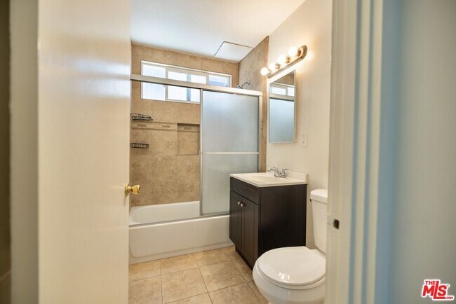 Building Photo - 451 S Oakhurst Dr