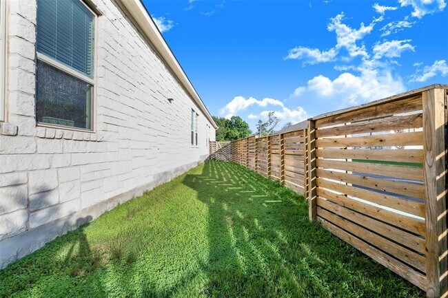 Building Photo - 11105 Cut Plains Loop