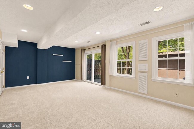 Building Photo - 8221 Dr Craik Ct