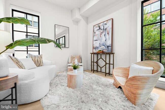 Building Photo - 2121 Ward Pl NW