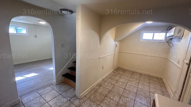 Building Photo - $625 - 1 nonconforming room / 1 bathroom - Apartment in the McCormick Neighborhood