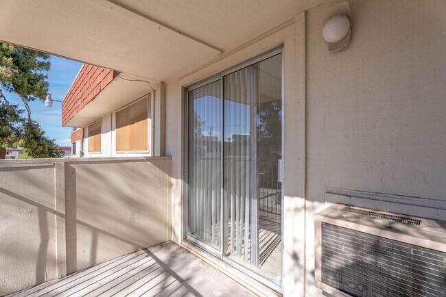 Building Photo - 5396 S Swenson St