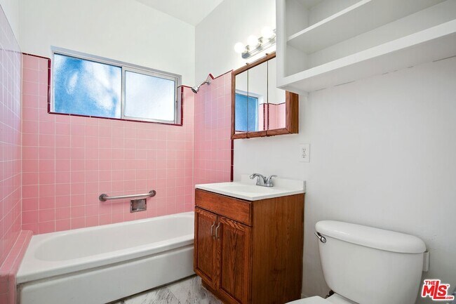 Building Photo - 941 N San Vicente Blvd