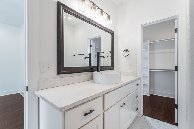 Building Photo - Modern 3-Bedroom Home with Open Layout in ...