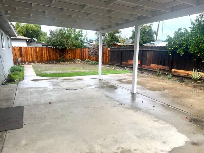 Building Photo - 4548 N Meridian Ave