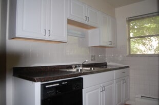 Building Photo - 2927 Linwood Ave