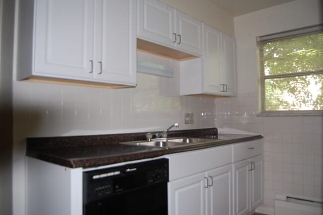 Building Photo - 2927 Linwood Ave