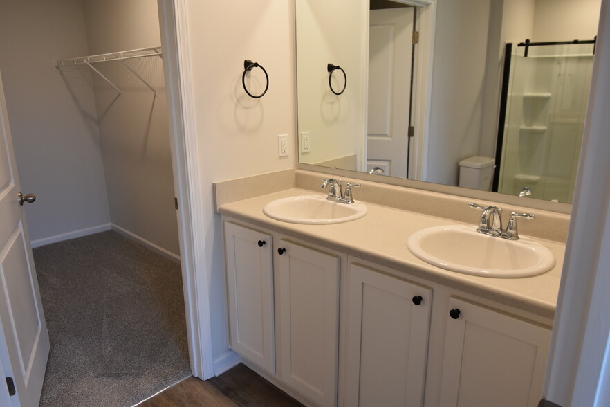 Building Photo - 1712 Fox Trace Cir