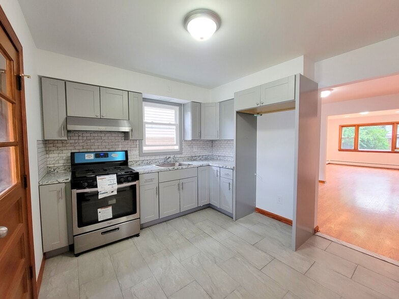 EIK - 111 Marconi St