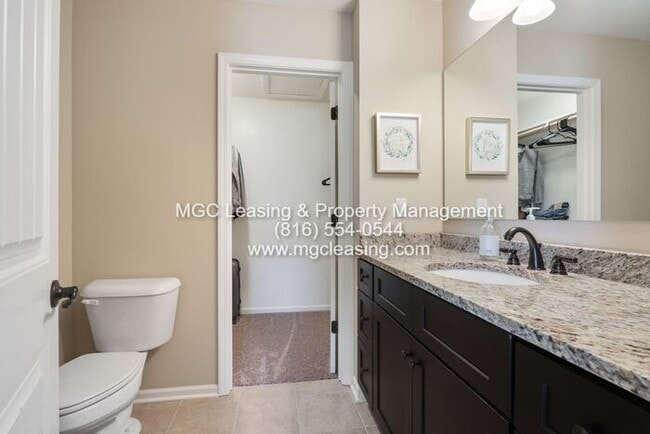 Building Photo - 3 Bedroom, LUXURY TOWNHOME, North of the River in KCMO