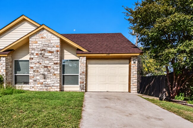 Building Photo - 1147 Royal Crest Dr