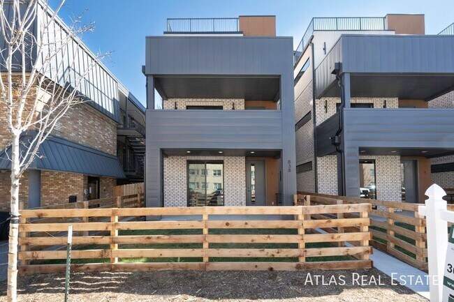 Building Photo - 830 Cherry St