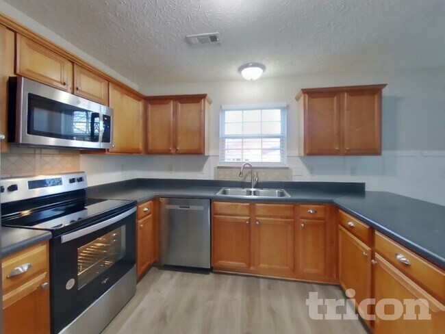 Building Photo - 3011 Deer Trail Dr