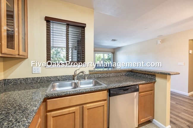 Building Photo - 3715 Tallyho Dr