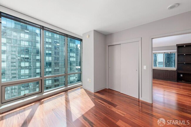 Building Photo - 333 1st St