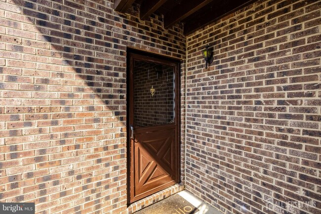 Building Photo - 23A W Bluebell Ln