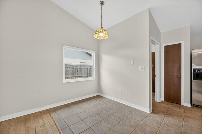 Building Photo - Available Immediately!