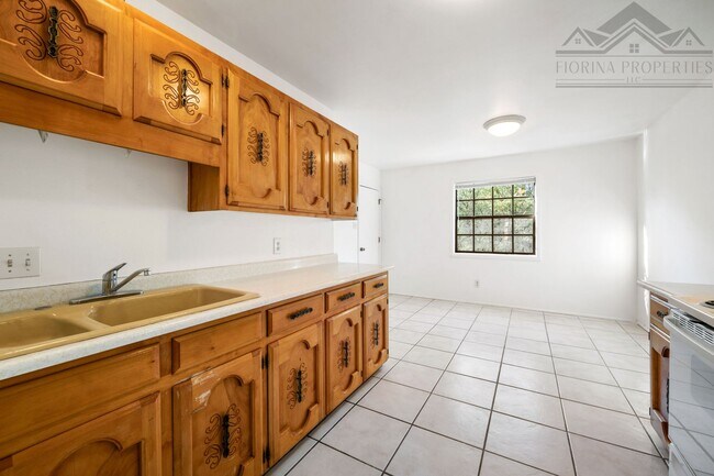 Building Photo - 516 Hillside Ave