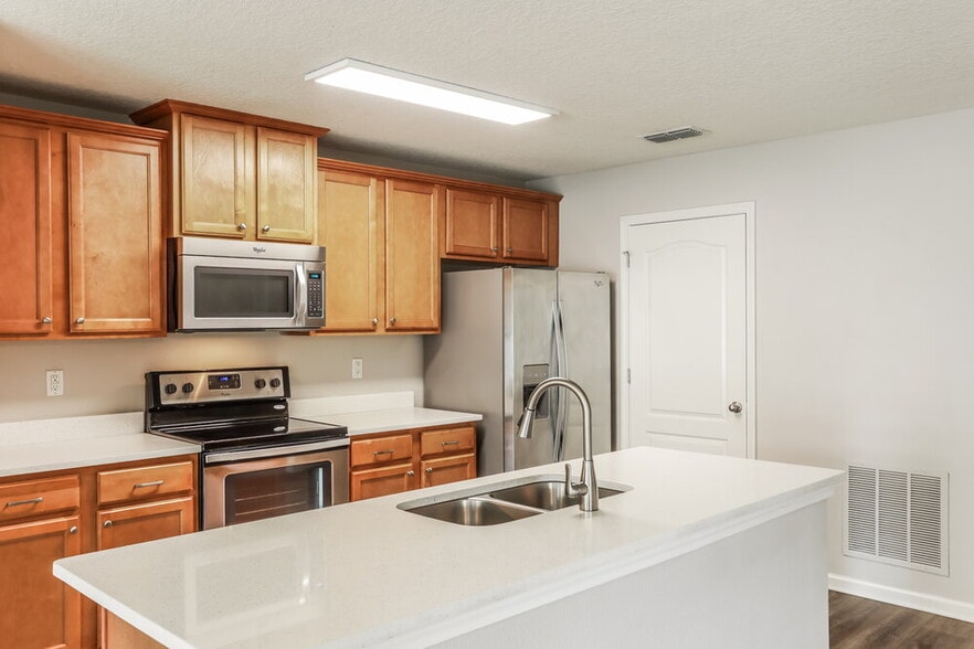 Building Photo - 3664 Summit Oaks Dr