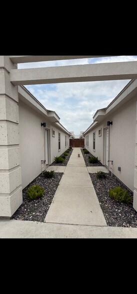 Building Photo - 1408 Vani Dr