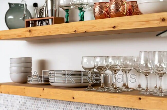 Building Photo - 547 N Sunrise Way