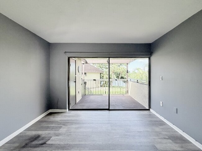 Building Photo - 785 S Village Dr
