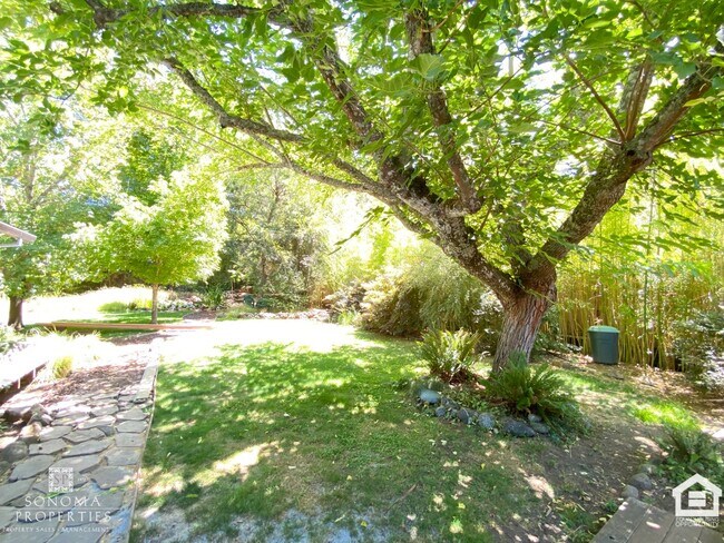 Building Photo - Inviting 3BD/2BA Home in Glen Ellen