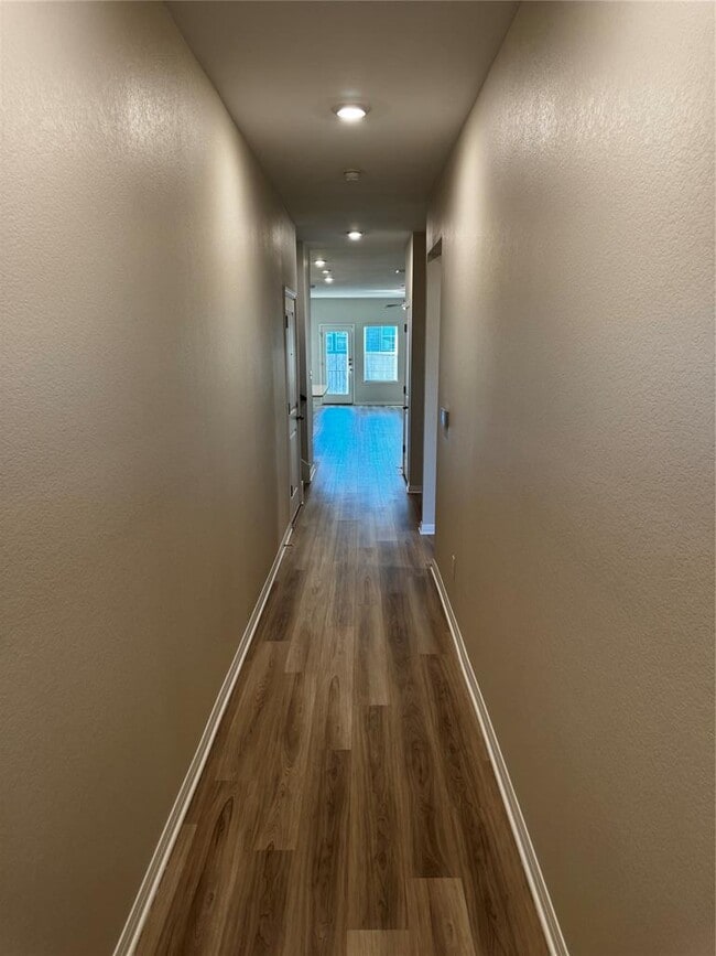 Building Photo - 905 Copper Frond Way