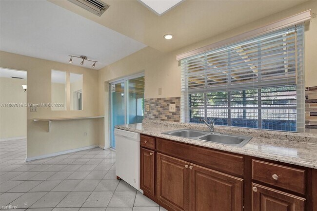 Building Photo - 3 br, 2 bath House - 561 NW 45th Ter # 0