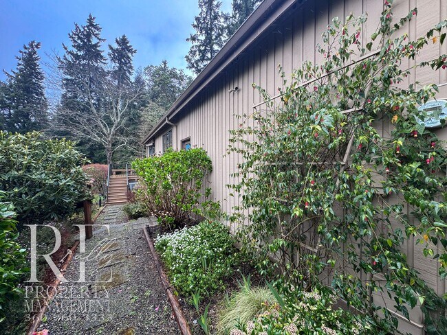 Building Photo - Vaulted 2-Bed Home with Scenic Views, Gas Fireplace & Oversized Deck